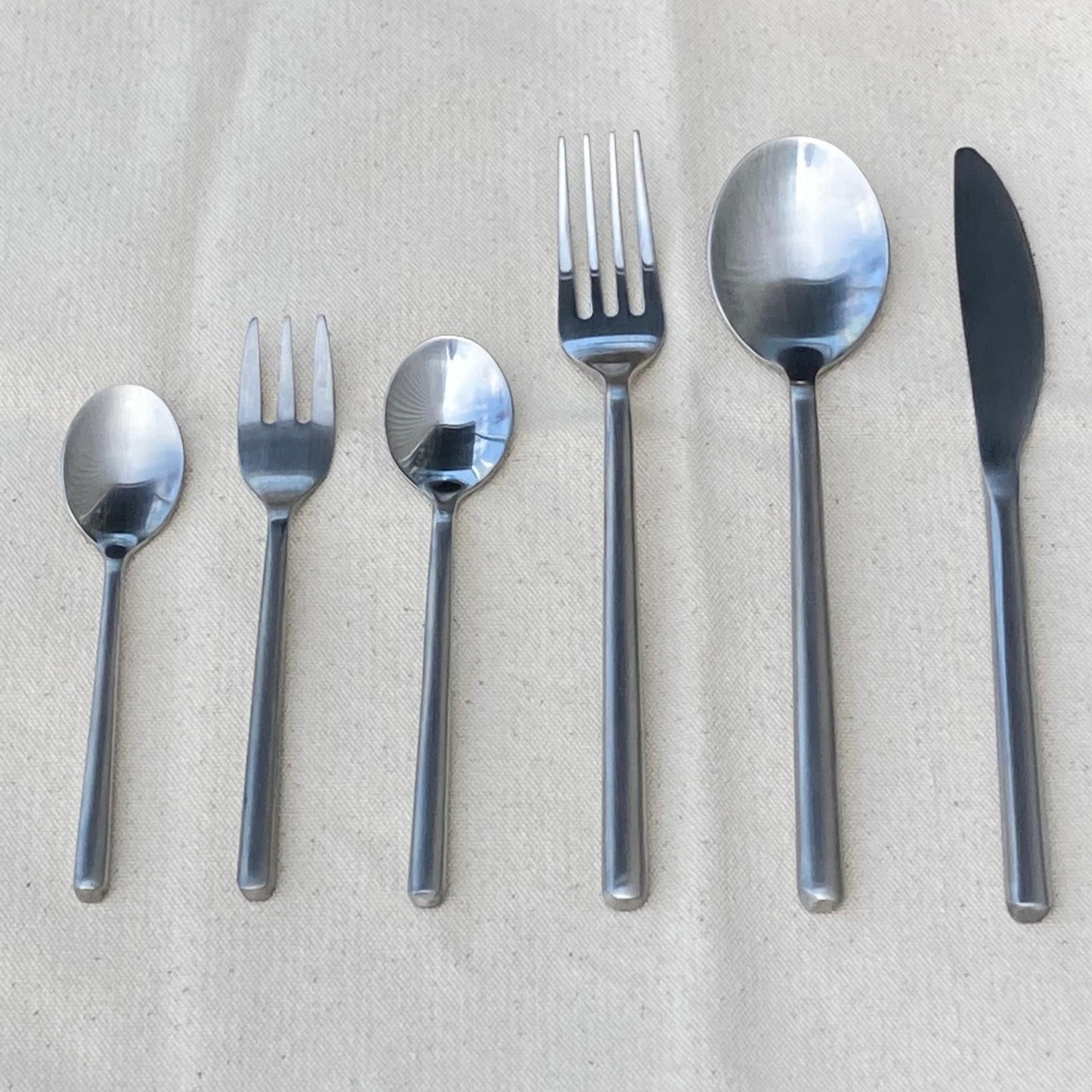 SVELTE CUTLERY MATT SILVER